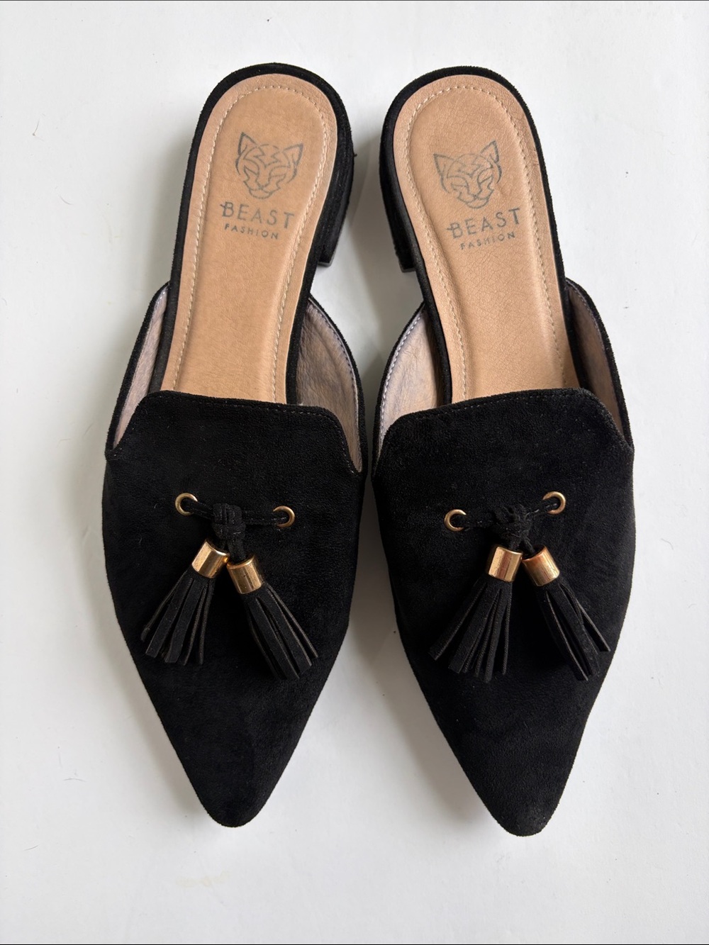 Black suede-like Pointed-Toe Tasseled Mules